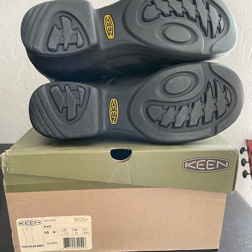 Keen Tyretread Black Leather Tall Boot - Size 8
